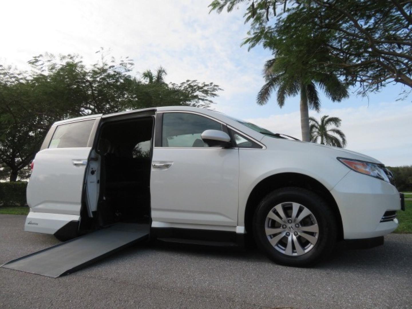 2016 White /Truffle Honda Odyssey (5FNRL5H63GB) , Automatic transmission, located at 4301 Oak Circle #19, Boca Raton, FL, 33431, (954) 561-2499, 26.388861, -80.084038 - You are looking at Gorgeous Pearl White Diamond 2016 Honda Odyssey EX-L VMI Northstar Handicap Wheelchair Conversion Van with 79K Original Miles, In-Floor Power Side Entry Ramp with Kneeling Van Function, Passenger Side 6 Way Transfer Seat, Quick Release Driver's Seat, Hand Controls, Tie Down System - Photo#45